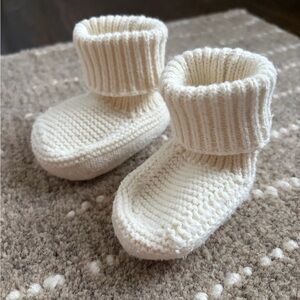 Cozy Cream Knit Baby Booties from luxury UK brand Mori